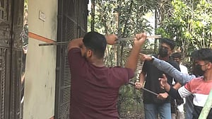 নোয়াখালীতে ওবায়দুল কাদেরের গ্রামের বাড়িতে ভাঙচুর-আগুন