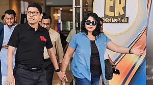 পলকের স্ত্রীর আয়কর নথি জব্দ