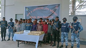 জেলে সেজে মাদক পাচারের সময় আটক ১৬, চার লাখ ইয়াবা জব্দ