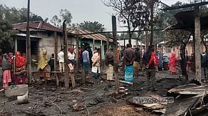পঞ্চগড়ের অগ্নিকাণ্ডে পুড়ে গেছে ২৫ বাড়ি