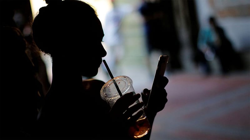 মোবাইল ফোন থেকে মনোযোগ সরানোর উপায়