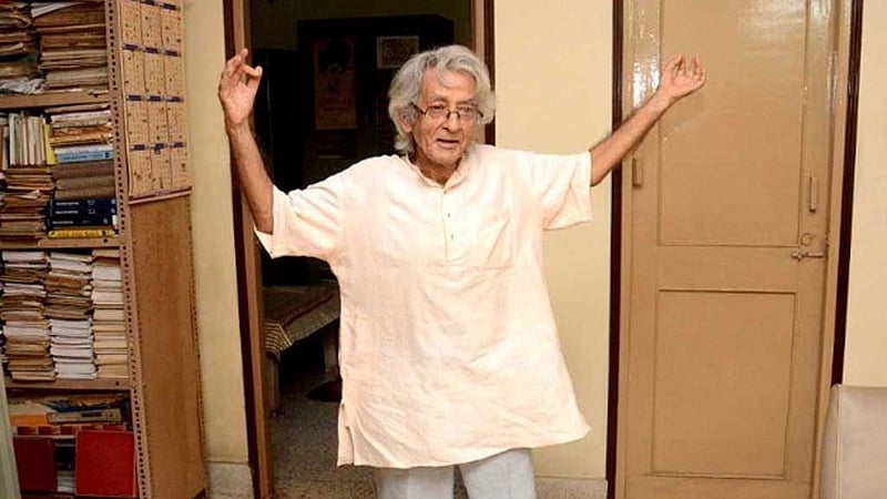 প্রতুলকে গীতিকার করেছে নকশালবাড়ি আন্দোলন