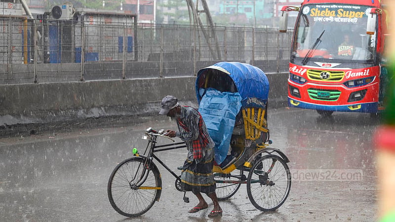 ফাগুনের দুপুরে হঠাৎ বৃষ্টি