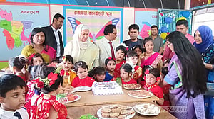 রাজবাড়ীর কালেক্টরেট স্কুলে দিনব‍্যাপী পিঠা উৎসব