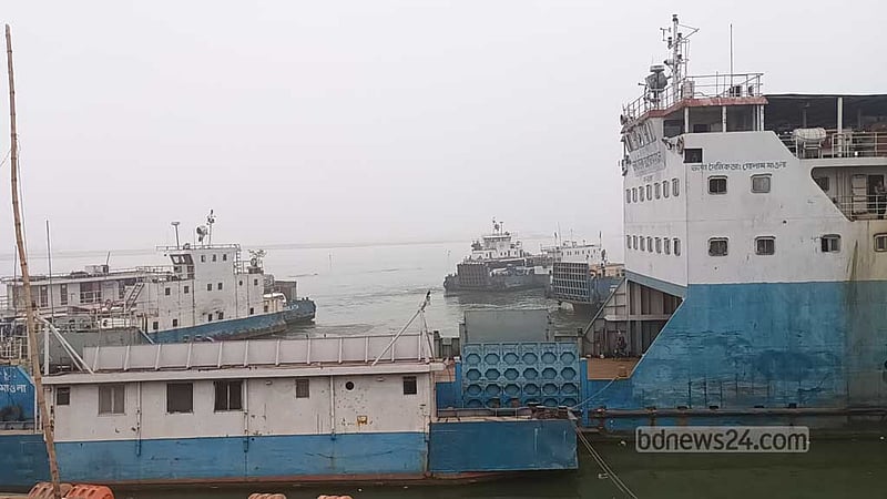 ঘন কুয়াশা: ৯ ঘণ্টা পর দৌলতদিয়া-পাটুরিয়া ফেরি চালু