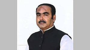 ছাগলের ঘরে লুকিয়েও রক্ষা পেলেন না আওয়ামী লীগ নেতা, ধরল পুলিশ