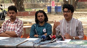 ‘গণতান্ত্রিক ছাত্র সংসদ’ থেকে সরে দাঁড়ালেন রাবির ২ প্রতিনিধি