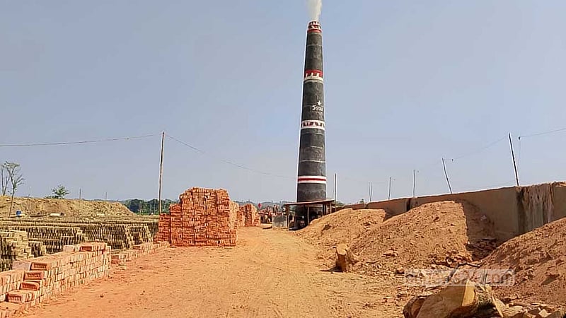 রাঙামাটিতে অবৈধ ৩ ইটভাটা বন্ধের এক মাসের মাথায় চালু