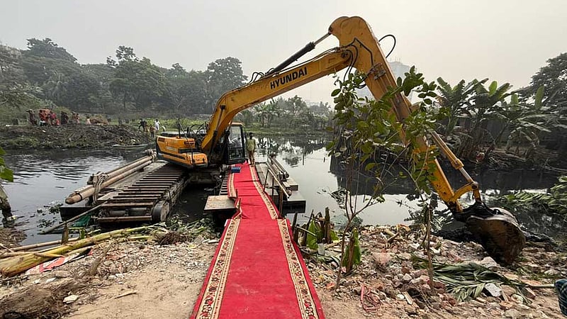 খাল খননের উদ্বোধনে লাল গালিচা কেন? ব্যাখ্যা দিল সিটি করপোরেশন