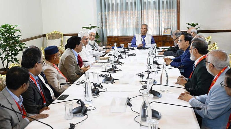 জনপ্রশাসন ও বিচারবিভাগ সংস্কার কমিশনের প্রতিবেদন ইউনূসের হাতে