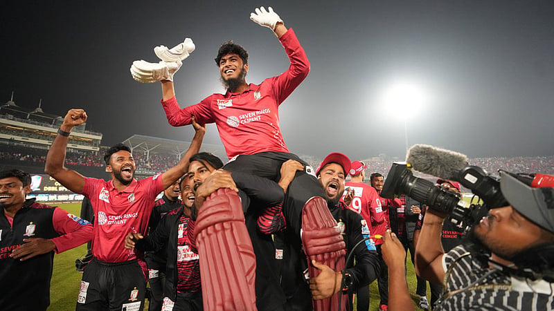 মিরপুরের লাল সমুদ্রে আবার বরিশালের উৎসব