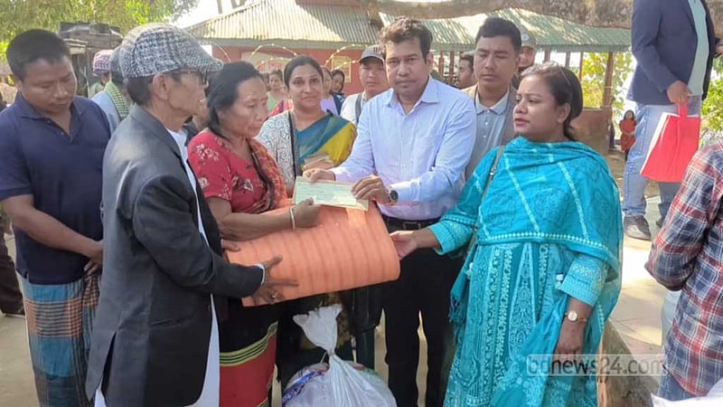 অগ্নিকাণ্ড: সাজেকে ক্ষতিগ্রস্ত ত্রিপুরা-লুসাইদের প্রশাসনের সহায়তা