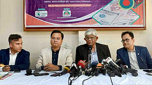 আমার নজর হল ব্যাংকগুলো ঠিক করা: অর্থ উপদেষ্টা