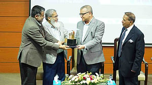 এনএসইউতে শহীদ দিবসের অনুষ্ঠান, আলোচনা সভা