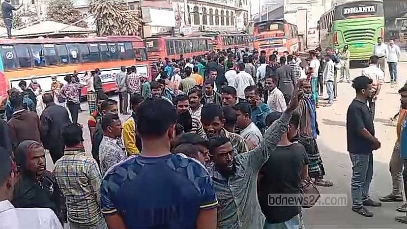 গোলাপি বাস: কাউন্টারভিত্তিক সেবায় অসন্তোষ শ্রমিকদের, অবরোধ