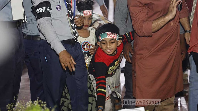 গৌরবের অতীত স্মরণে স্মৃতির মিনারে