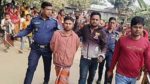 দাম্পত্য কলহ: ছুরিকাঘাতে স্ত্রীকে হত্যা, আটক স্বামী