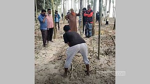 সিরাজগঞ্জে ছাত্র আন্দোলনে নিহতের লাশ উত্তোলন, আরেকটিতে বাধা