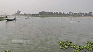বড়াল নদীতে ডুবে যাওয়া নৌকা উদ্ধারে নেমে যুবক নিখোঁজ