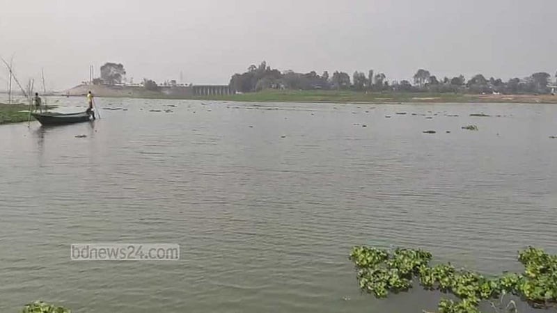 বড়াল নদীতে ডুবে যাওয়া নৌকা উদ্ধারে নেমে যুবক নিখোঁজ