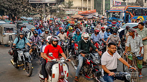 হরতালেও ব্যস্ত ঢাকার রাজপথ
