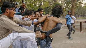 নতুন সংগঠনের আত্মপ্রকাশের আগে ঢাবিতে উত্তেজনা