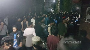 গাড়িতে ধাক্কা লাগায় শাবিপ্রবি শিক্ষককে মারতে আসা যুবককে পুলিশে সোপর্দ