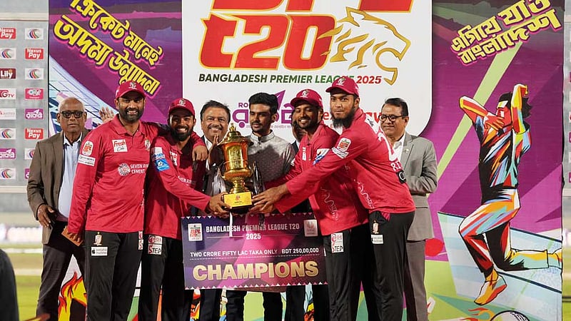 তামিম না নিয়ে যে কারণে ট্রফি নিলেন শান্ত-হৃদয়রা
