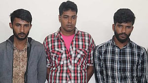 বাসে ডাকাতি-নিপীড়ন: লুটের মোবাইল দিয়ে গাঁজা কিনেই ধরা