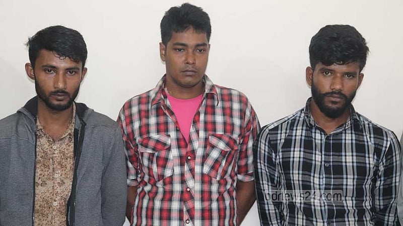 চলন্ত বাসে ডাকাতি-‘যৌন নিপীড়ন’: গ্রেপ্তার ২ যুবকের ‘স্বীকারোক্তি’