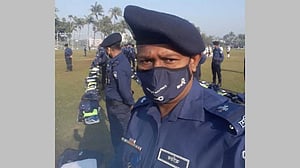 বাসে ডাকাতি-যৌন নিপীড়নের ঘটনায় মির্জাপুর থানার এএসআই বরখাস্ত