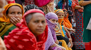 টিসিবির ট্রাকের অপেক্ষায়