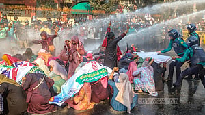 পদযাত্রায় বাধা