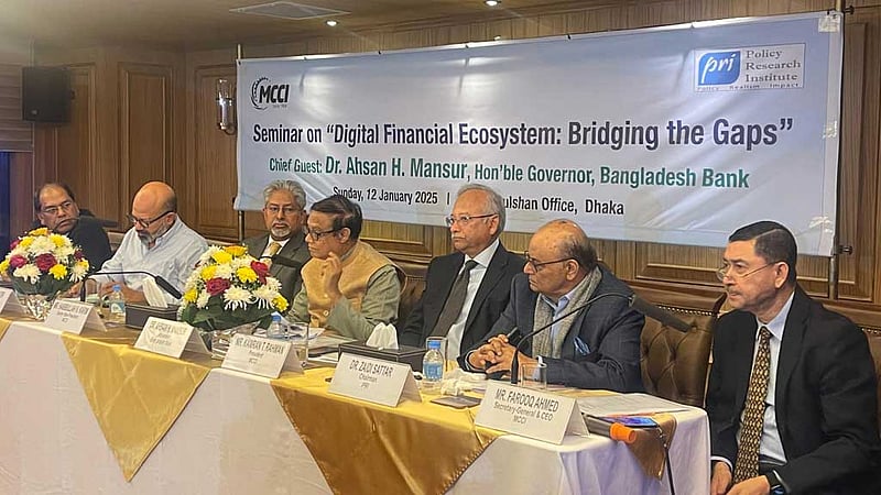 নগদে ‘২৩০০ কোটি টাকা অনিয়মের’ তথ্য সামনে আনলেন গভর্নর