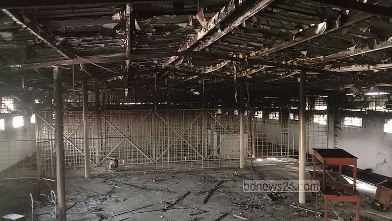 রাতভর বিক্ষোভ, এজলাসে আগুন: বকশীবাজারে হলো না শুনানি