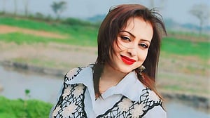 চিত্রনায়িকা অঞ্জনার অবস্থার অবনতি