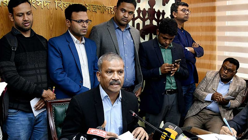হাসিনাকে ফেরত না দিলে প্রত্যর্পণ চুক্তি লঙ্ঘন হবে: আইন উপদেষ্টা