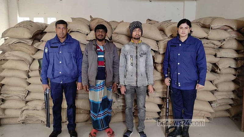 বাগেরহাটে ব্যবসায়ীর গুদামে ওএমএসের ৬০০ বস্তা চাল, গ্রেপ্তার ২
