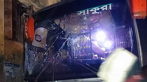 বরিশালে বাসচাপায় বাইক আরোহী সেনা সদস্যের স্ত্রীর মৃত্যু