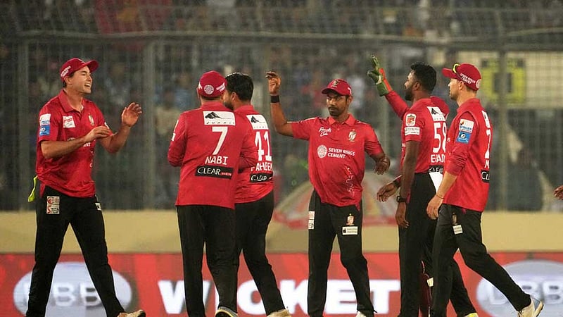 ঢাকাকে ৭৩ রানে গুঁড়িয়ে বরিশালের রেকর্ড গড়া জয়