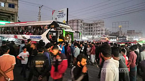 বরিশালের ১৫ রুটে বাস চলাচল বন্ধ, নিরাপত্তাহীনতার অভিযোগ শ্রমিকদের