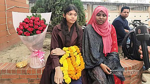 বিডিআর জওয়ানদের মুক্তিতে কারাফটকে আবেগঘন পরিবেশ