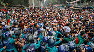 সড়কে বিডিআর জওয়ানদের পরিবার
