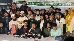 জেলায় মানববন্ধনের ঘোষণা দিয়ে ঢাকা ছাড়ছেন বিডিআর স্বজনরা