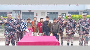 ভারত থেকে অবৈধভাবে প্রবেশের সময় শিশুসহ আটক ৭