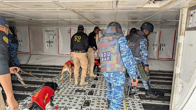 উড়োজাহাজে বিস্ফোরকের ভুয়া তথ্যদাতা শনাক্ত হলে ব্যবস্থা: স্বরাষ্ট্র উপদেষ্টা