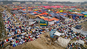 ইজতেমায় জুমার নামাজে লাখো মানুষ