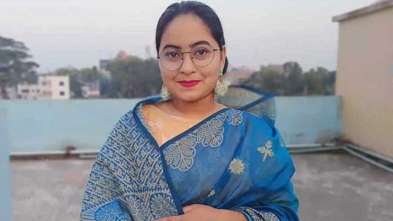 মোবাইল মেসেজে স্বামীর ‘তালাক’, স্ত্রীর ‘আত্মহত্যা’