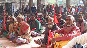 শোষণ-বৈষম্যহীন কৃষি ব্যবস্থার দাবিতে চাঁপাইনবাবগঞ্জে কৃষক সমাবেশ