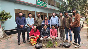 চট্টগ্রামের বাসা থেকে ১৬ টিয়া ও ৯ শালিক উদ্ধার, গ্রেপ্তার ৩
